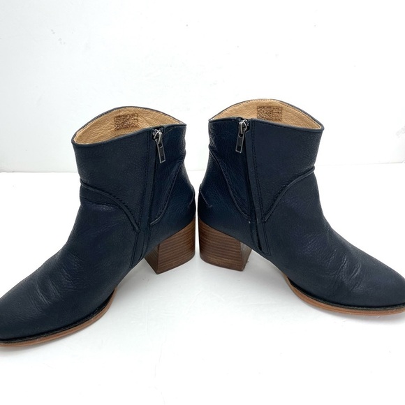 Ugg Annie S/N 1095061 Leather Block Heel Ankle Booties in Black Size 9.5 - Picture 8 of 10